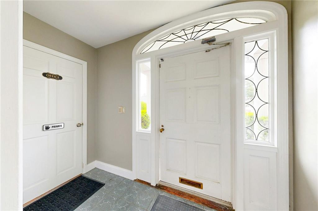 873 Warwick Avenue Property Photo 4