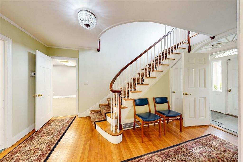 873 Warwick Avenue Property Photo 7