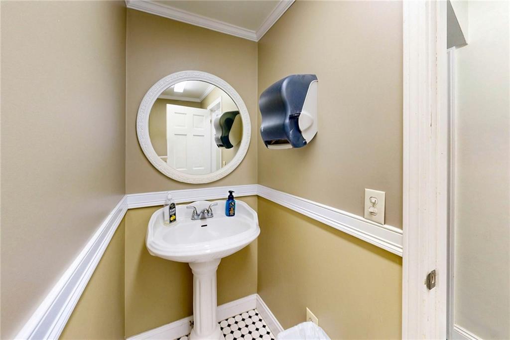 873 Warwick Avenue Property Photo 15