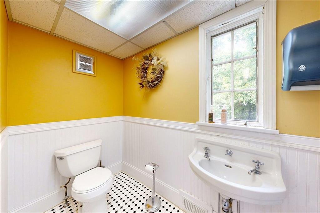 873 Warwick Avenue Property Photo 19