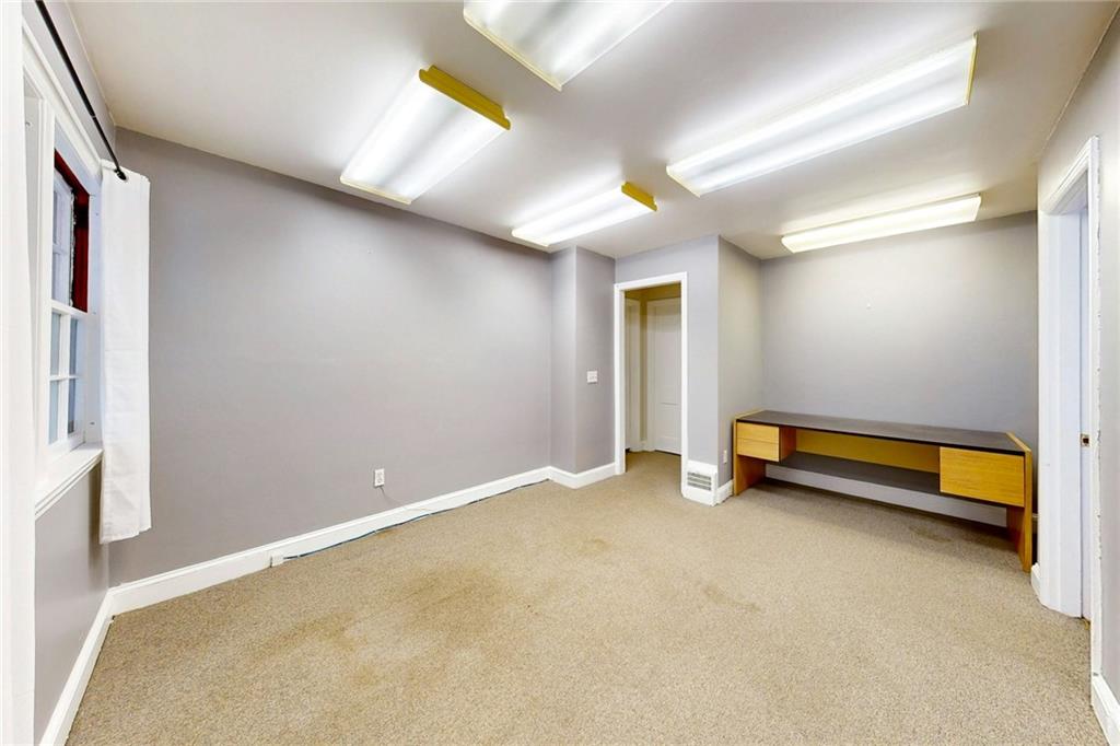 873 Warwick Avenue Property Photo 28