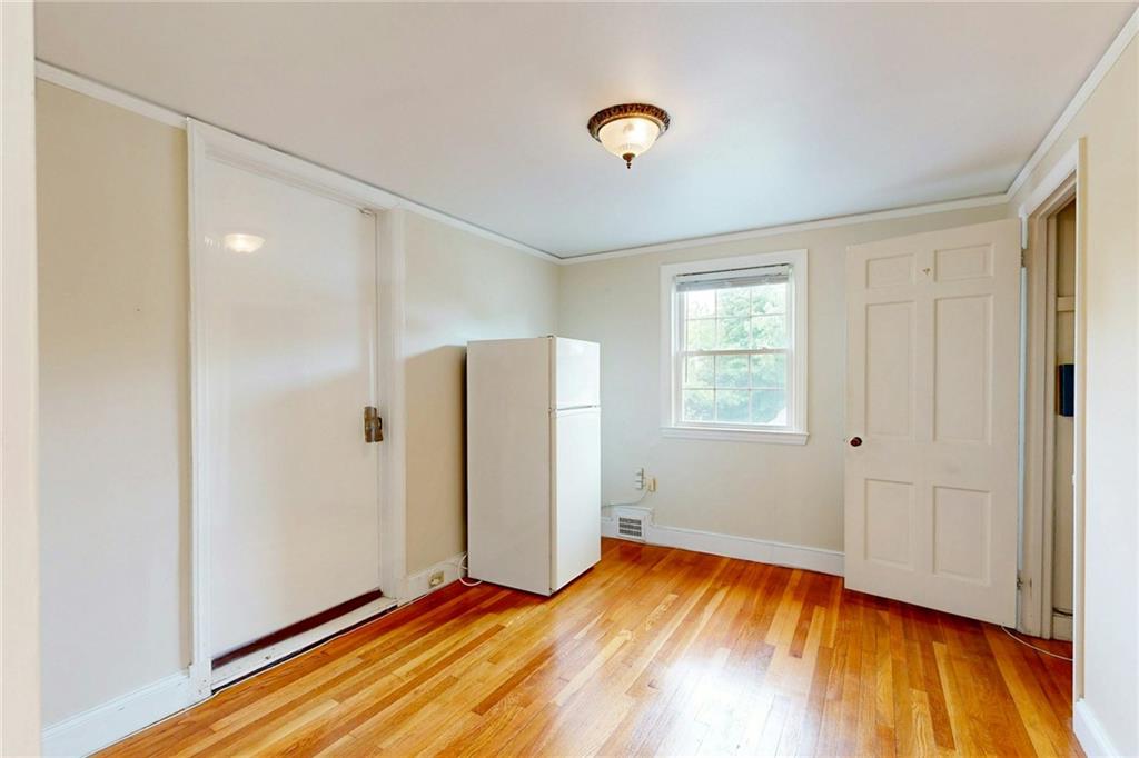 873 Warwick Avenue Property Photo 34