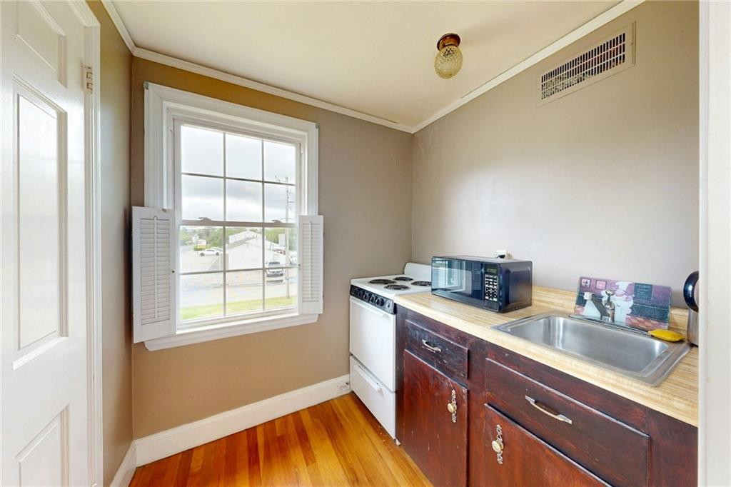 873 Warwick Avenue Property Photo 40