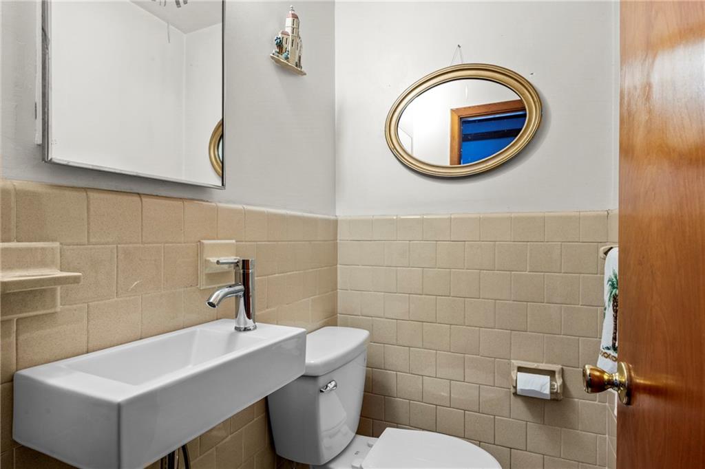 105 Walmer Avenue Property Photo 10