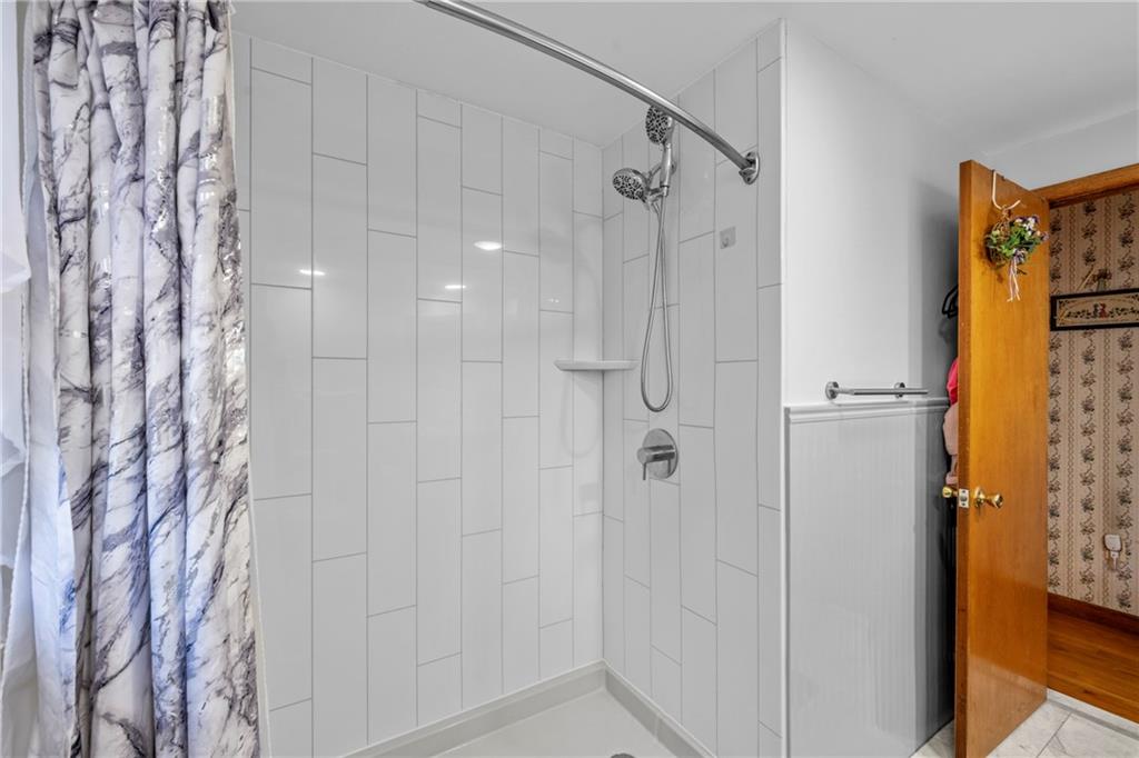 105 Walmer Avenue Property Photo 14