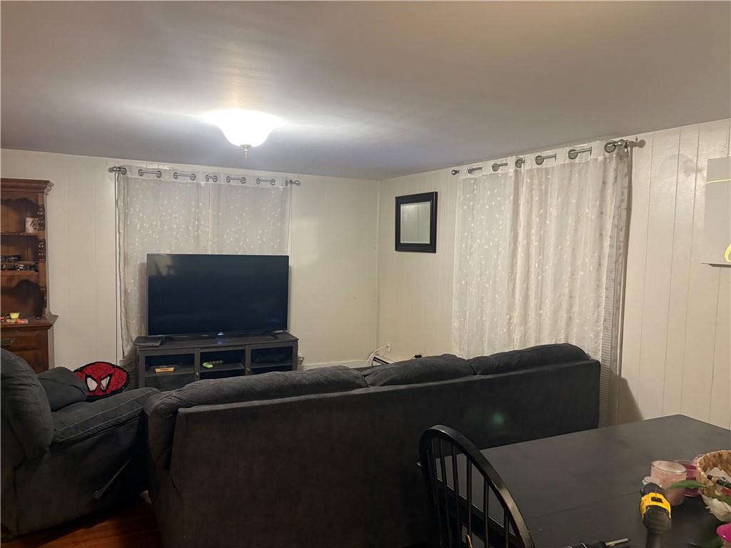 644 Elm Street Property Photo 4