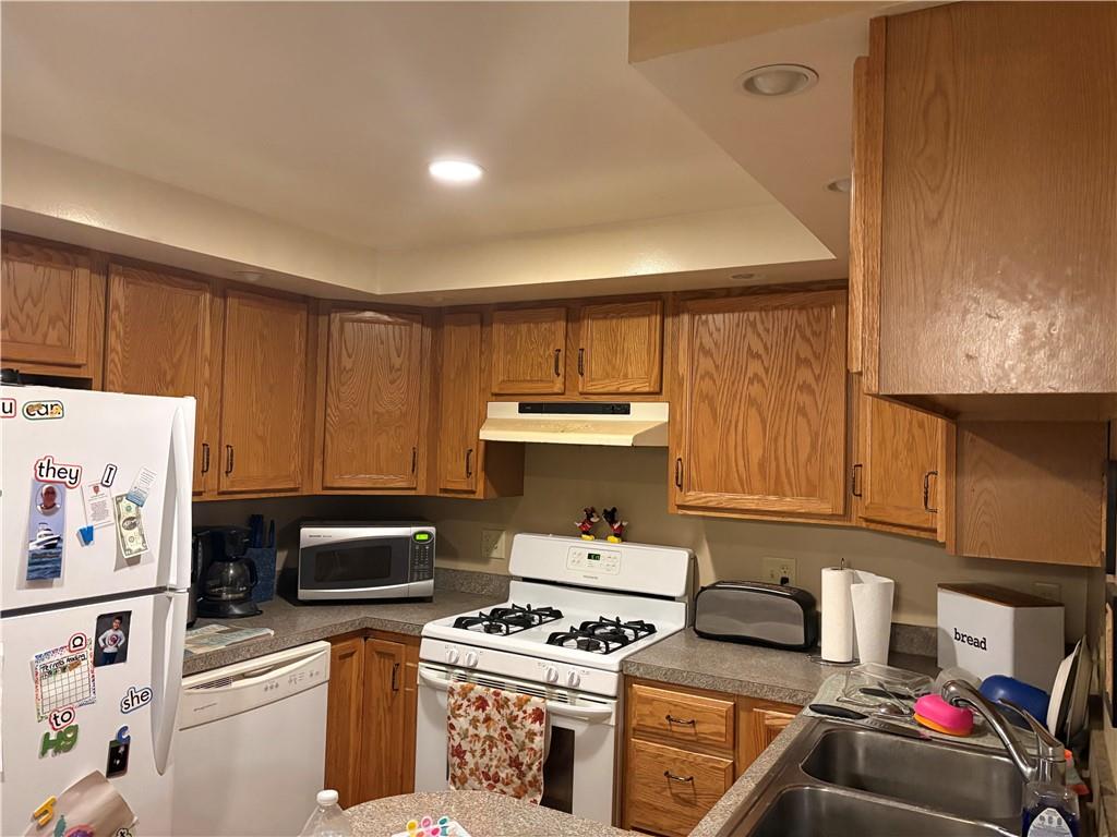 644 Elm Street Property Photo 8