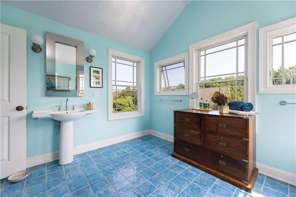 365 Boston Neck Road Property Photo 37
