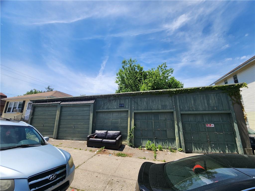 82 Larch Street Property Photo 1
