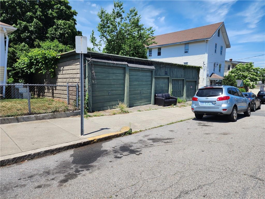 82 Larch Street Property Photo 2