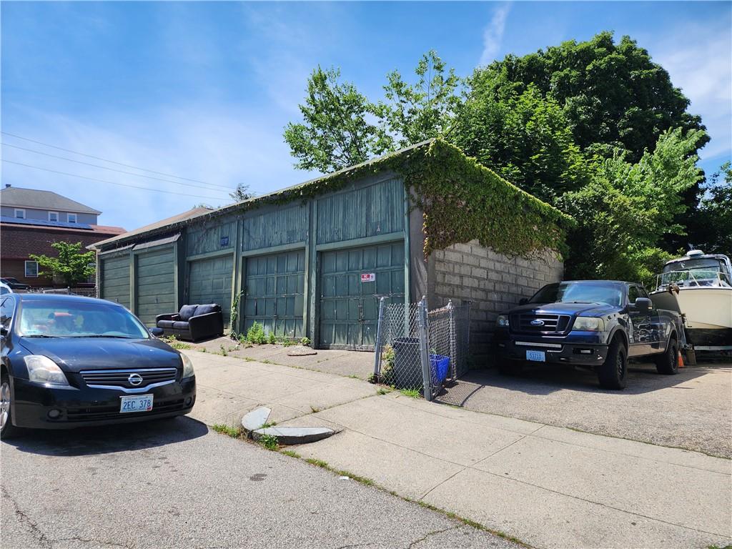 82 Larch Street Property Photo 3