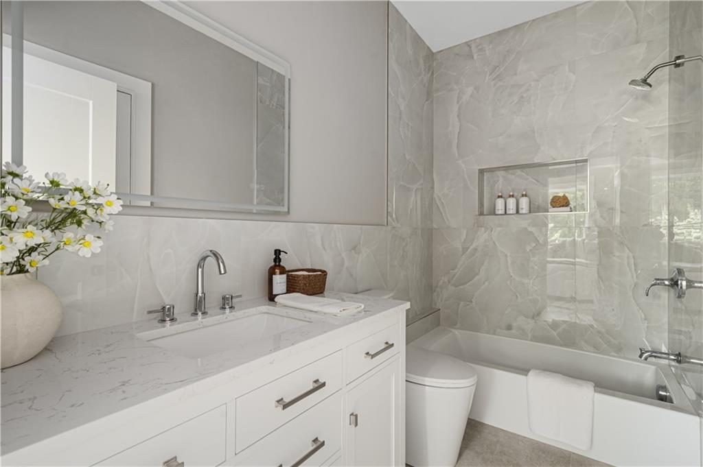 43 12th Street Unit B Property Photo 28
