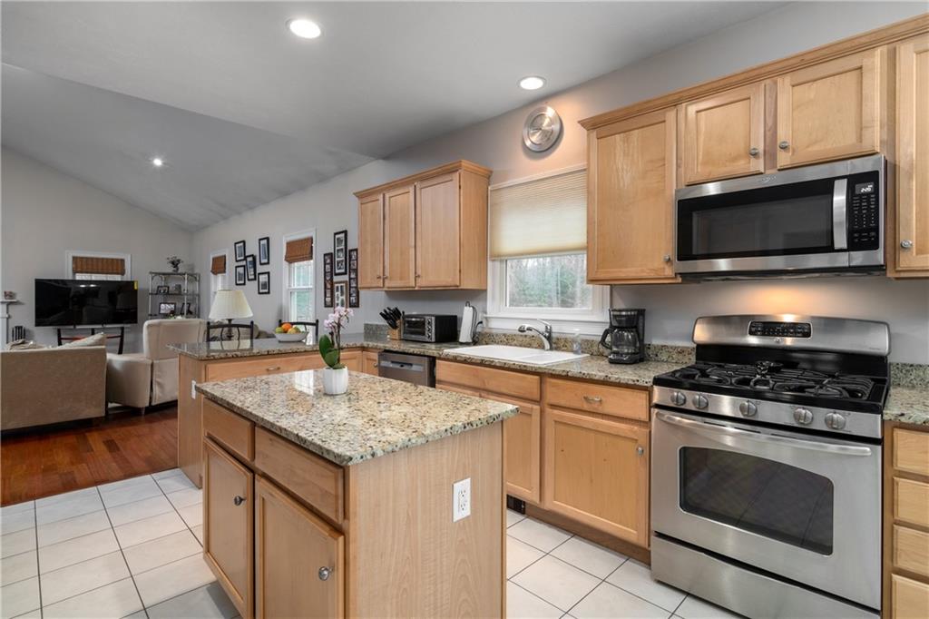 5 Hazelton Lane Property Photo 3