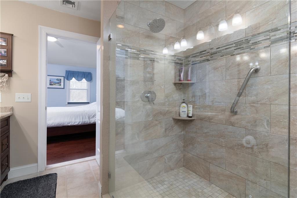 5 Hazelton Lane Property Photo 13
