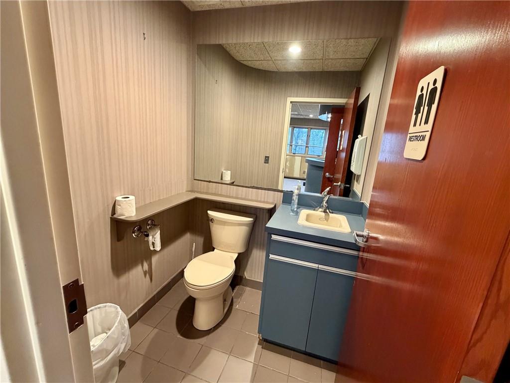 1090 New London Avenue Unit 5 Property Photo 10