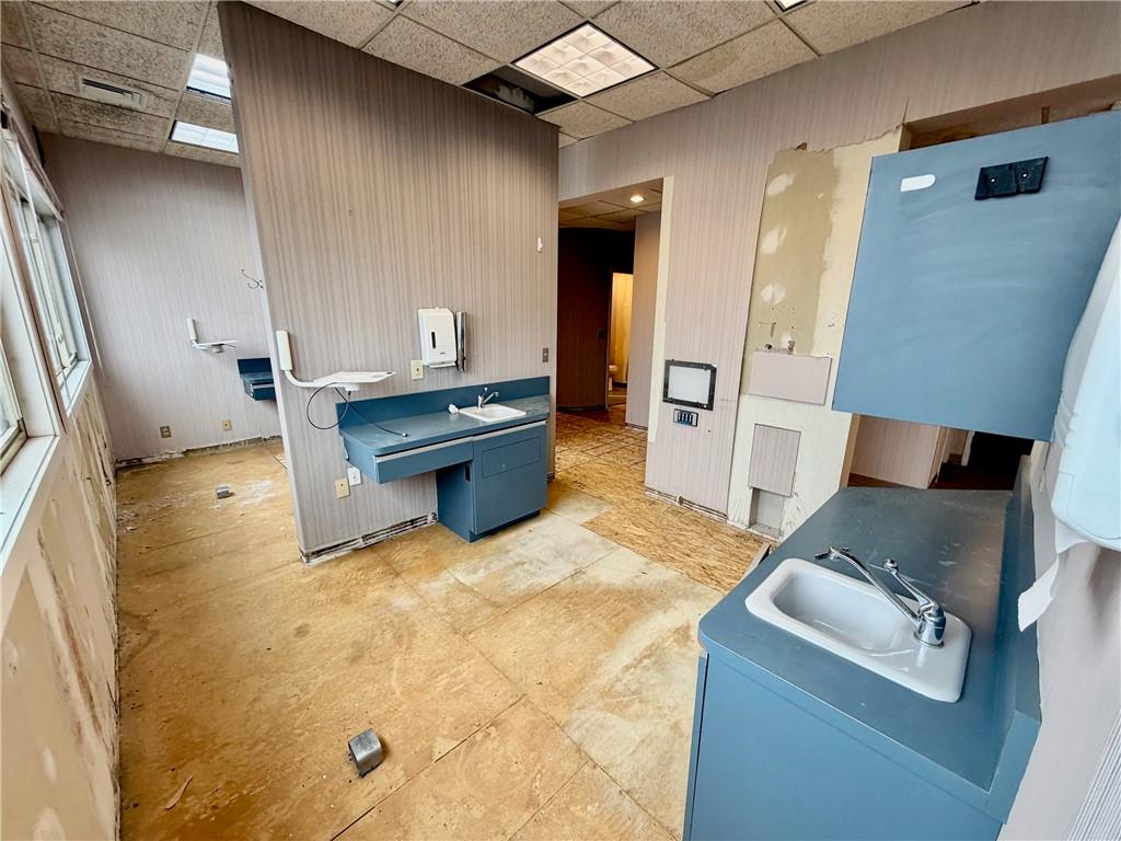 1090 New London Avenue Unit 5 Property Photo 22
