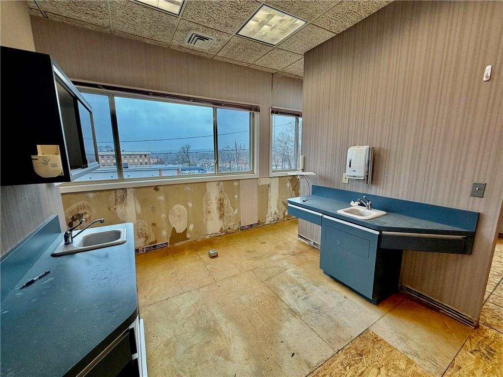 1090 New London Avenue Unit 5 Property Photo 24