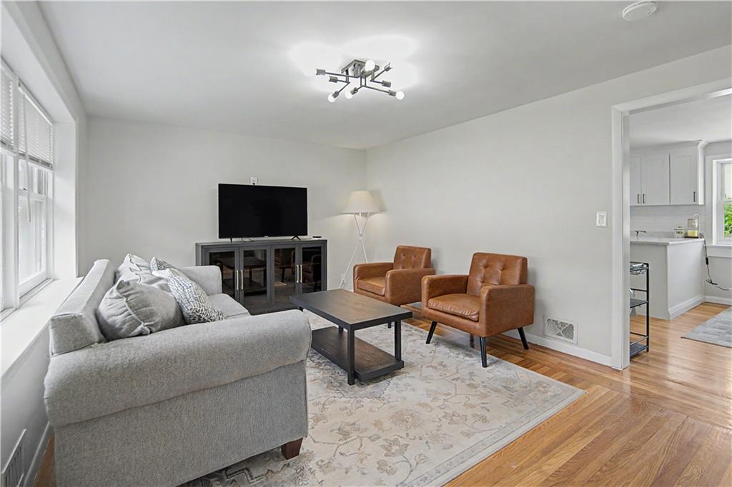 162 Larchmont Road Property Photo 6