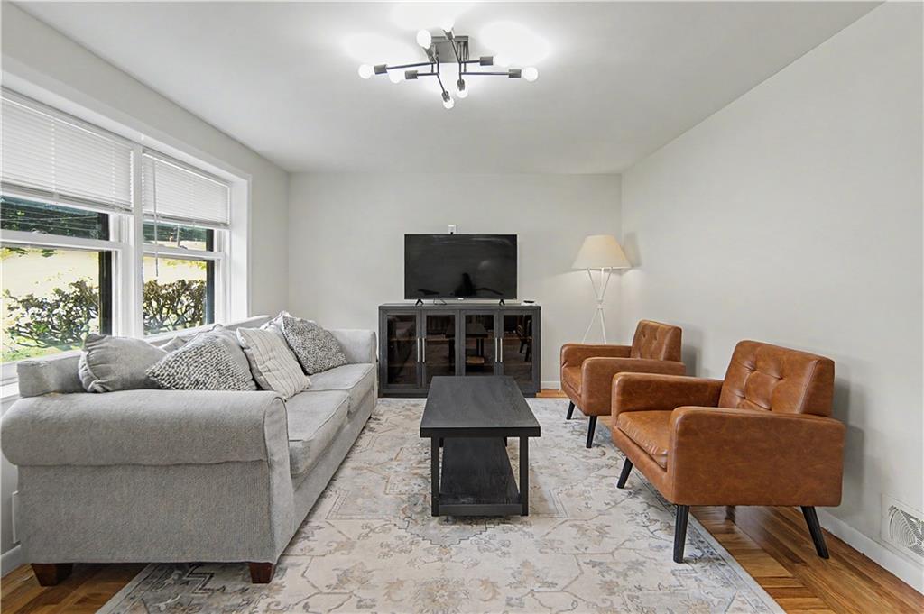 162 Larchmont Road Property Photo 7