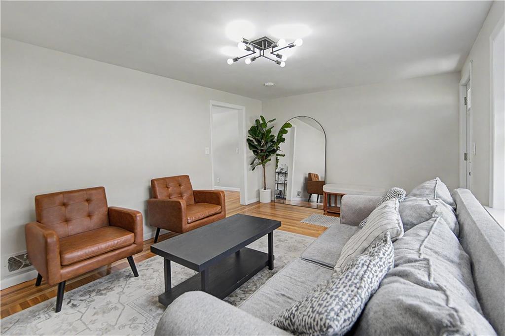 162 Larchmont Road Property Photo 8