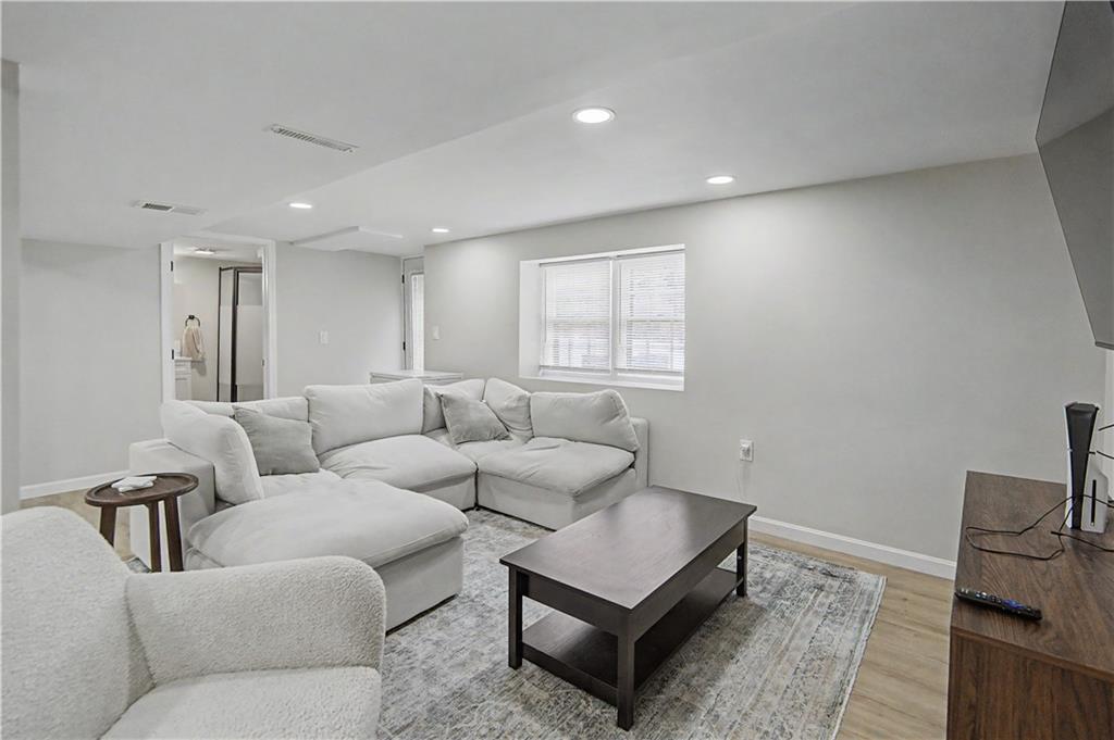 162 Larchmont Road Property Photo 28