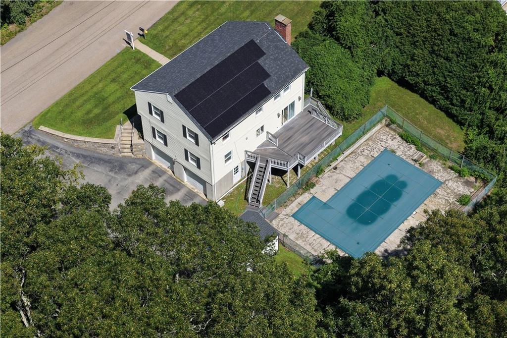 8 Pequot Avenue Property Photo 4
