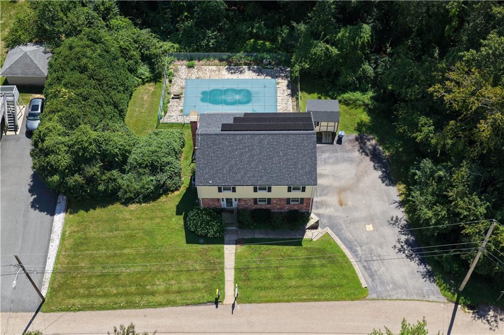 8 Pequot Avenue Property Photo 14