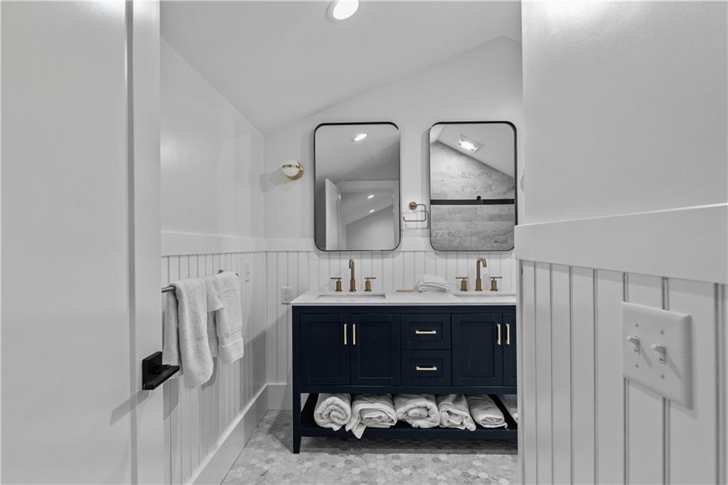 561 Bristol Ferry Road Unit B Property Photo 25
