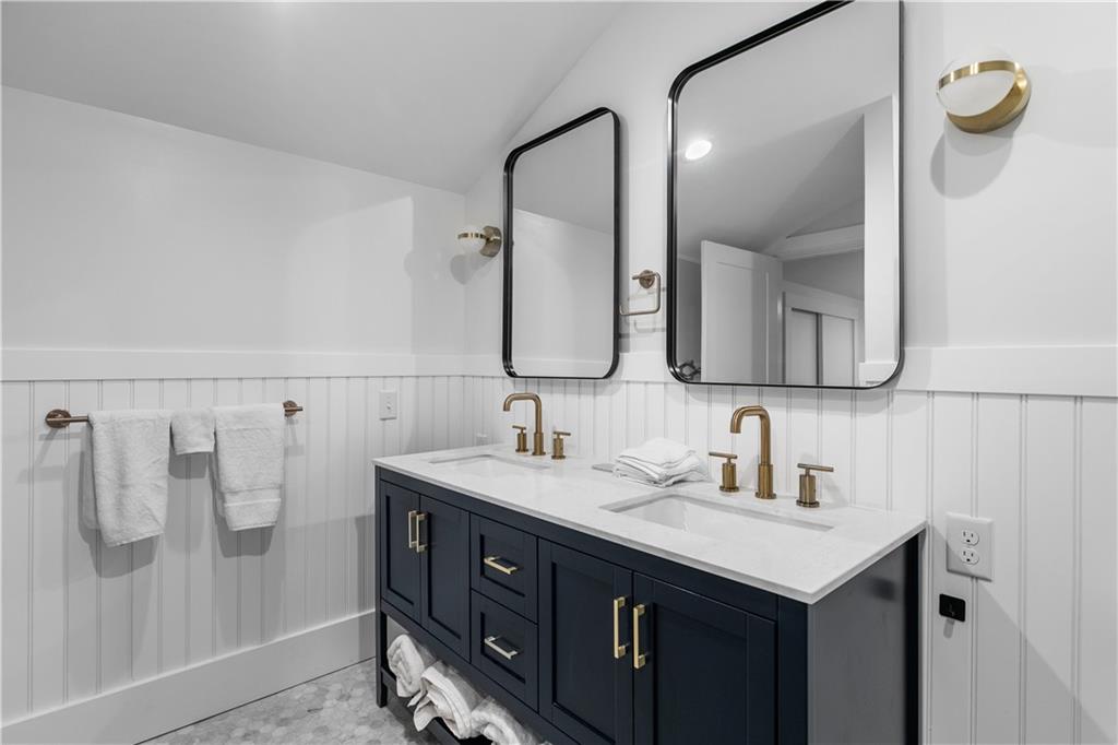 561 Bristol Ferry Road Unit B Property Photo 26