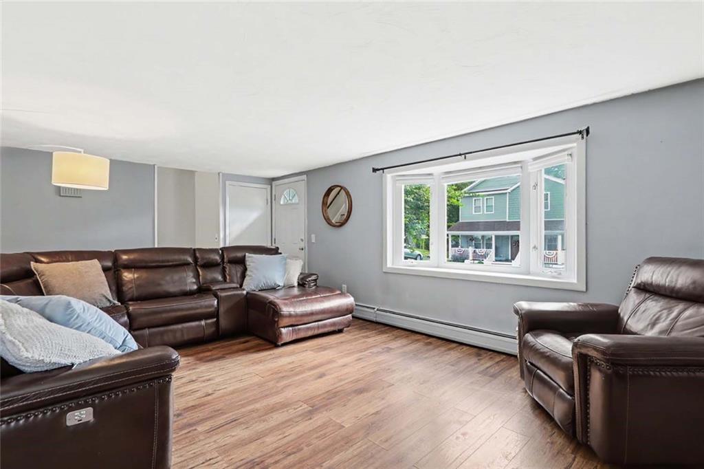 114 England Street Property Photo 10