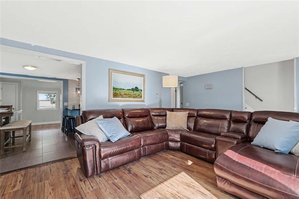 114 England Street Property Photo 11