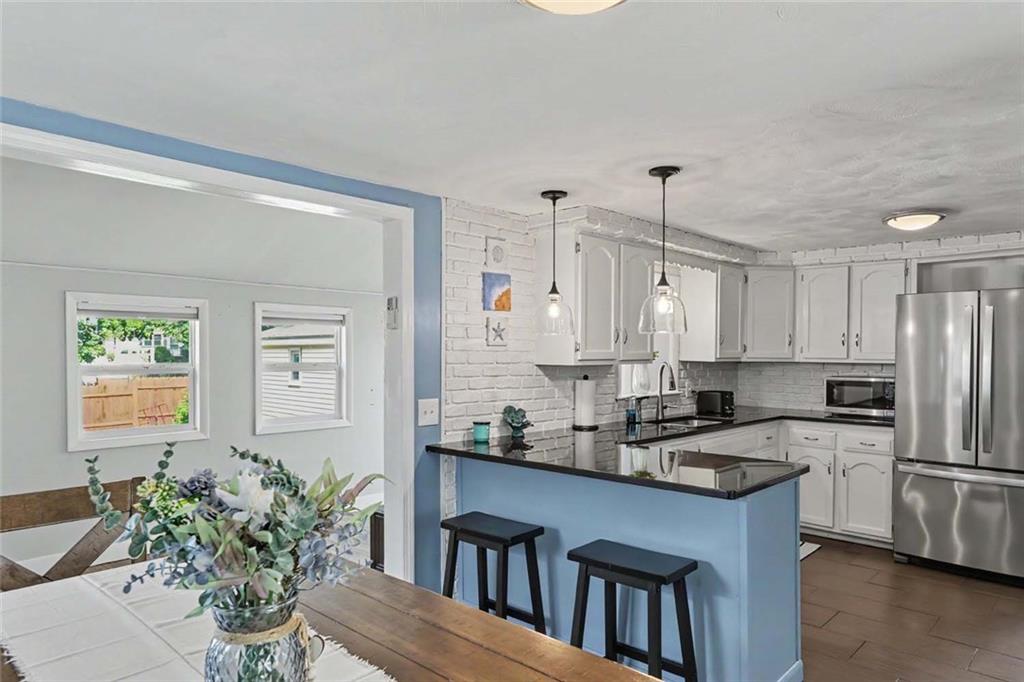 114 England Street Property Photo 14