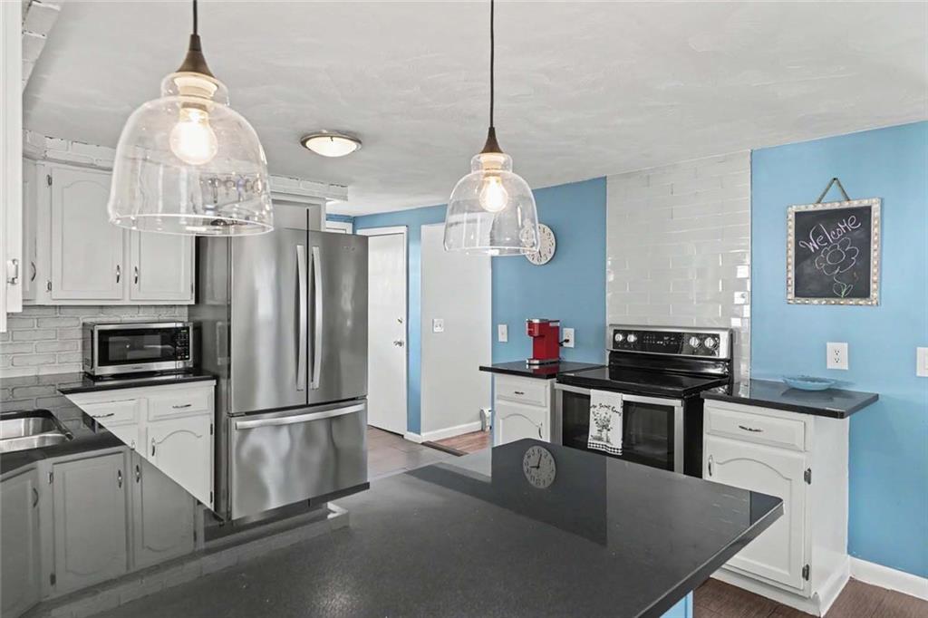 114 England Street Property Photo 17