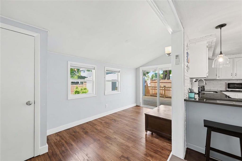 114 England Street Property Photo 23