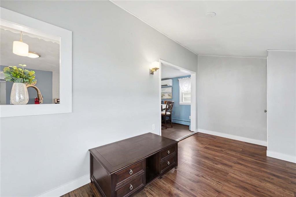 114 England Street Property Photo 25