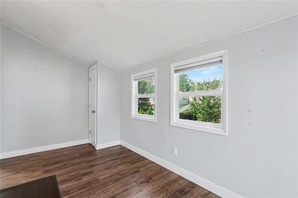 114 England Street Property Photo 26