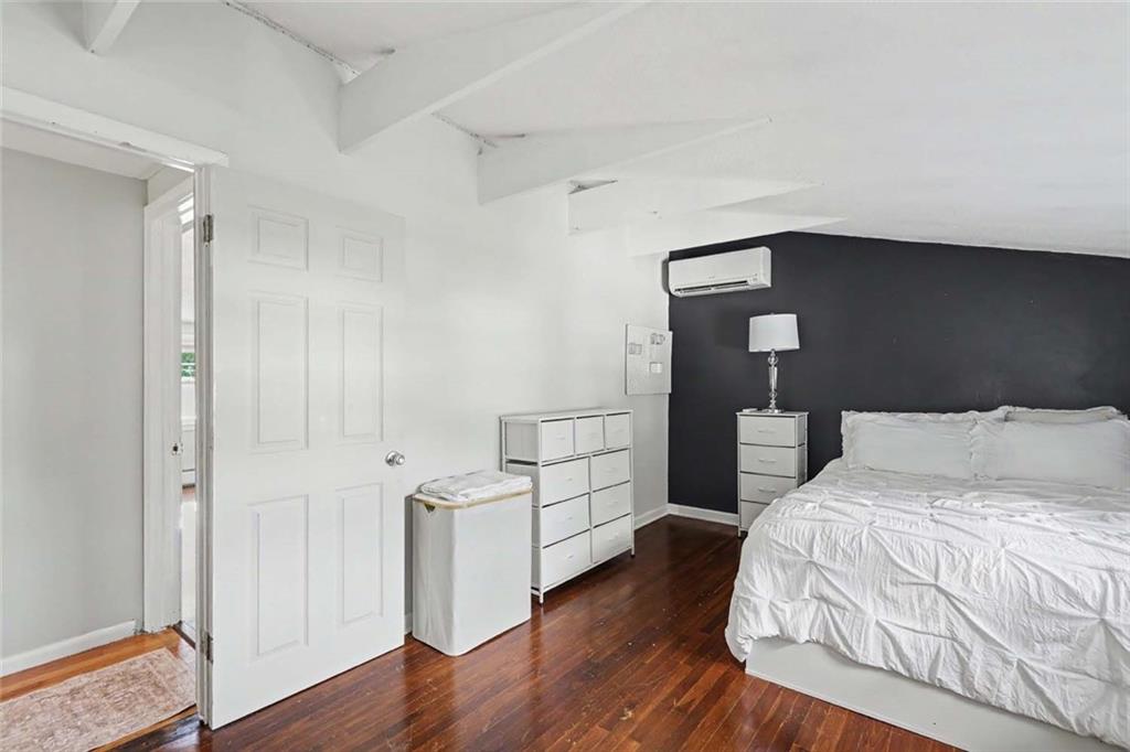 114 England Street Property Photo 30