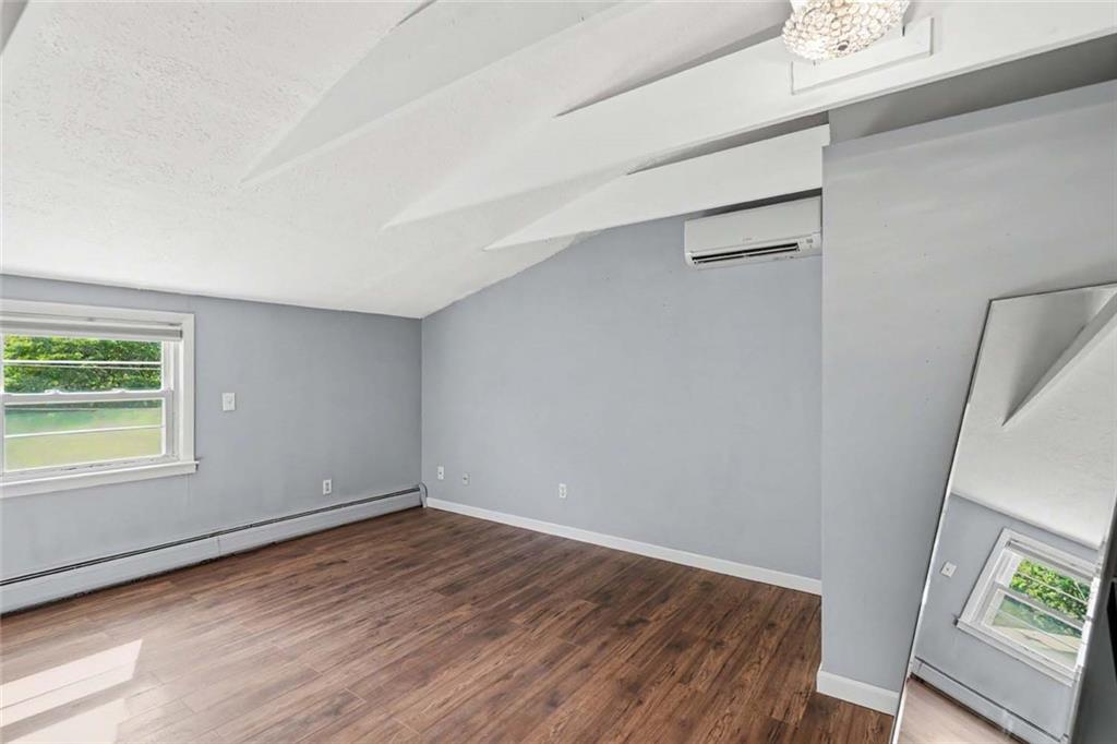 114 England Street Property Photo 33