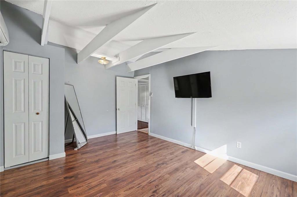 114 England Street Property Photo 34