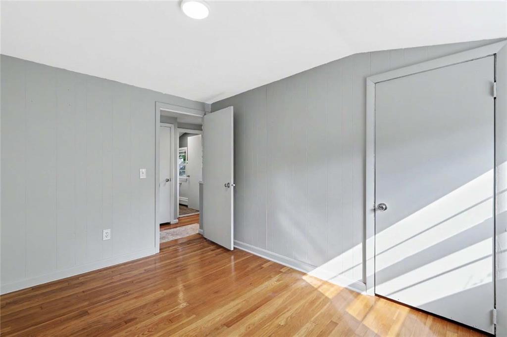114 England Street Property Photo 37