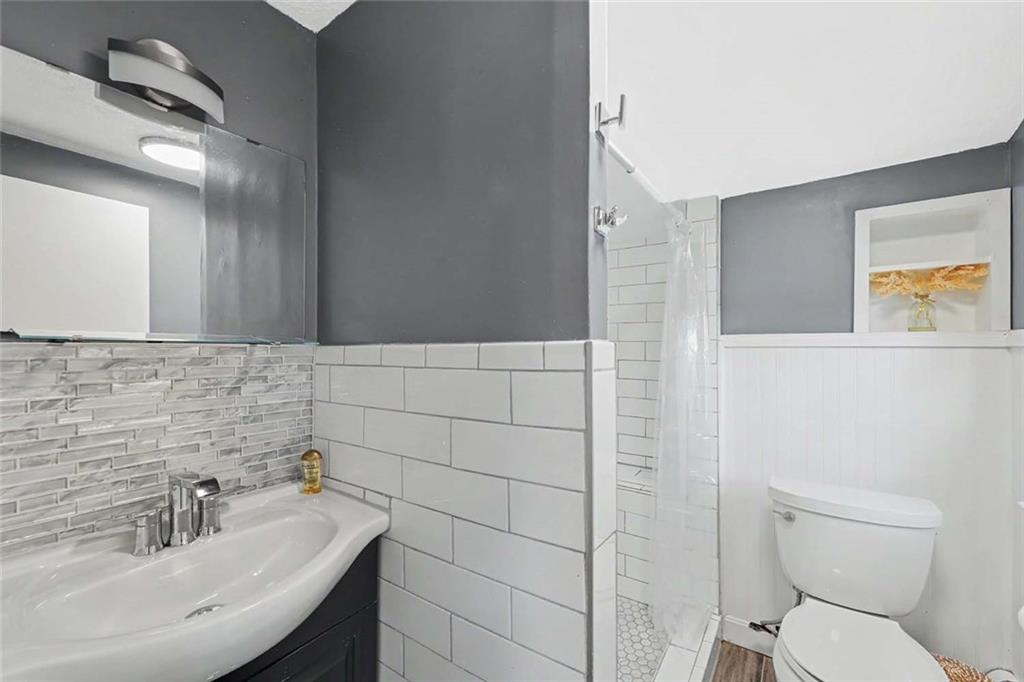 114 England Street Property Photo 38