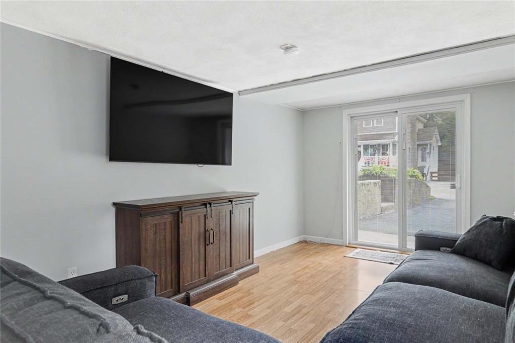 114 England Street Property Photo 40