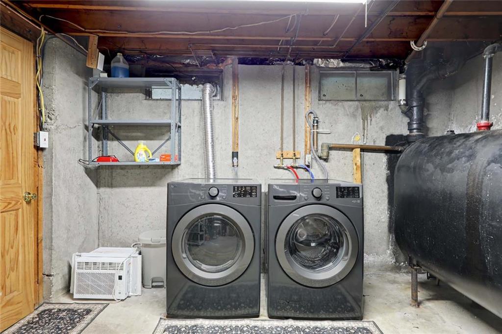 114 England Street Property Photo 43
