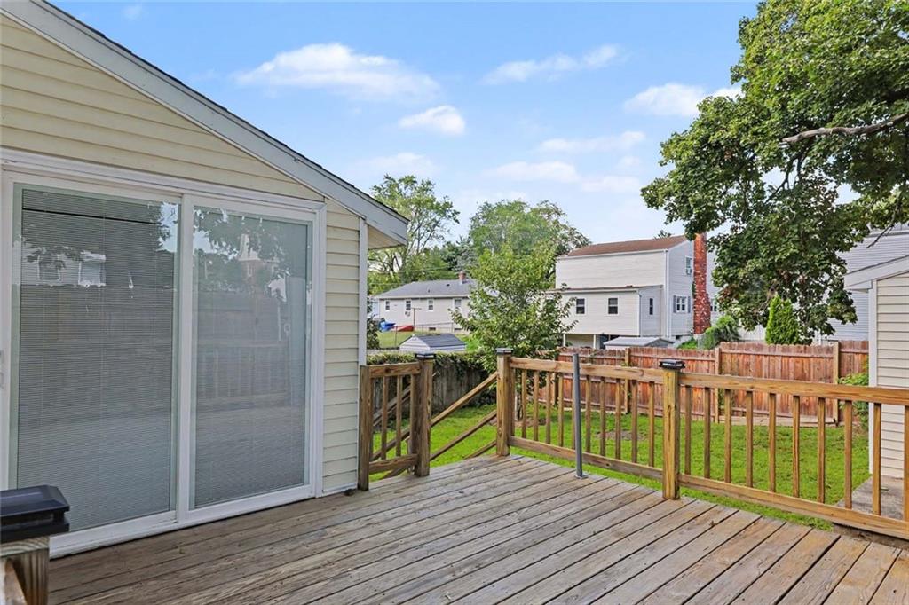 114 England Street Property Photo 44