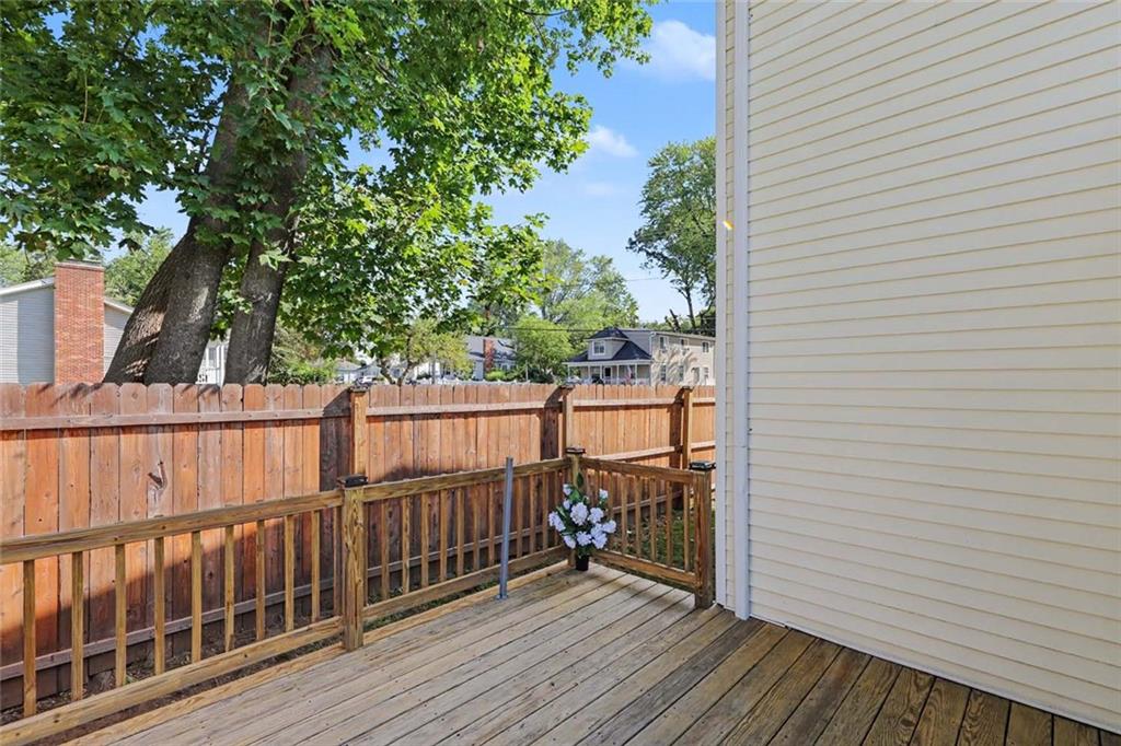 114 England Street Property Photo 47