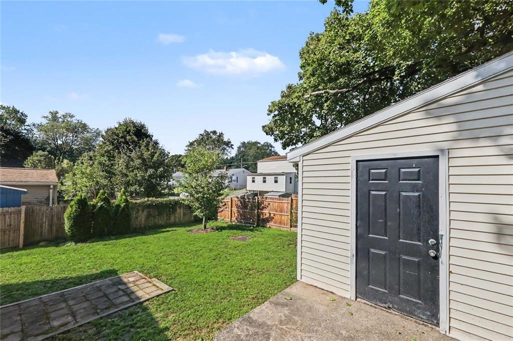 114 England Street Property Photo 50