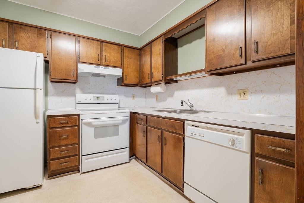 196 Old River Road Unit 112 Property Photo 9