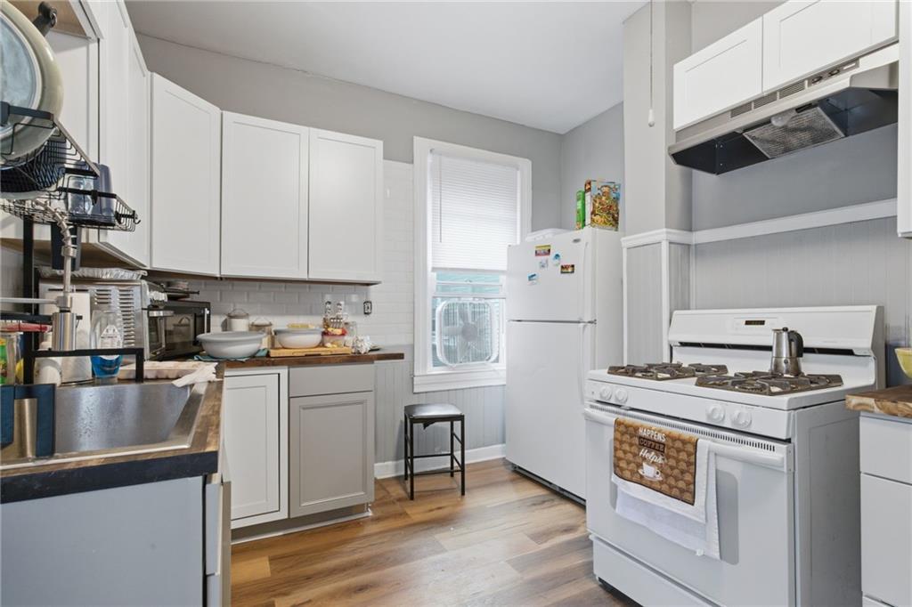 156 160 Bridgham Street Property Photo 8