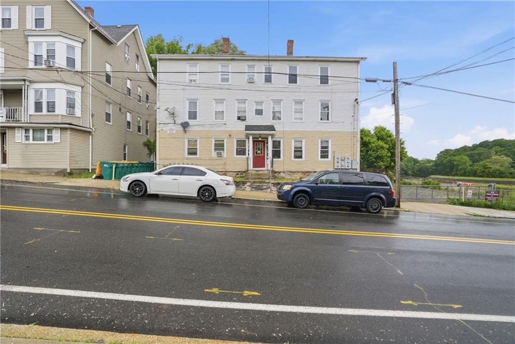 130 E School Street Property Photo 1
