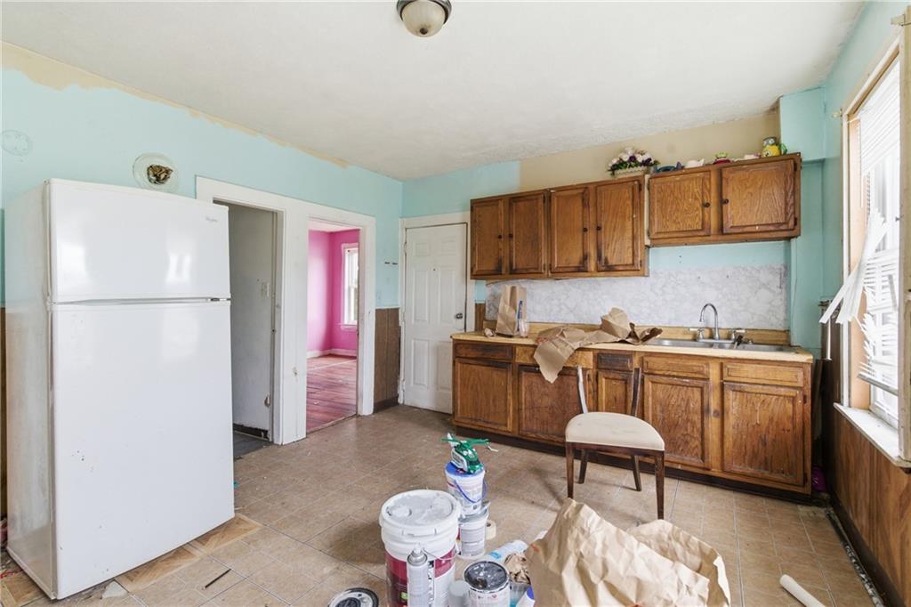 130 E School Street Property Photo 2
